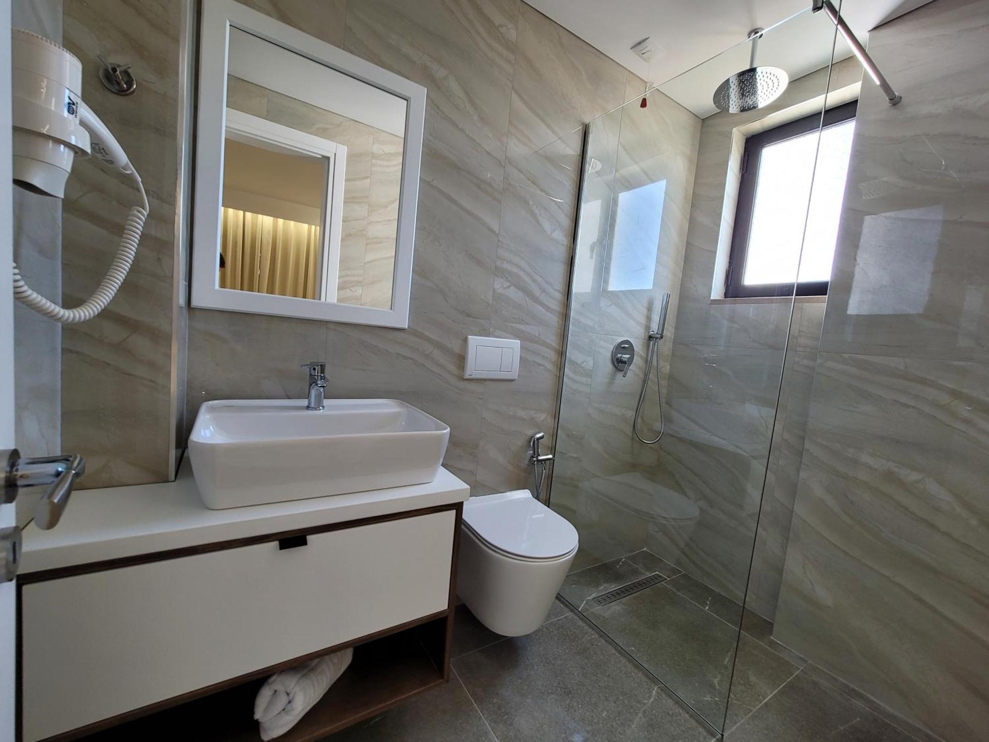 Prestige Hotel Ksamil Buitenkant foto