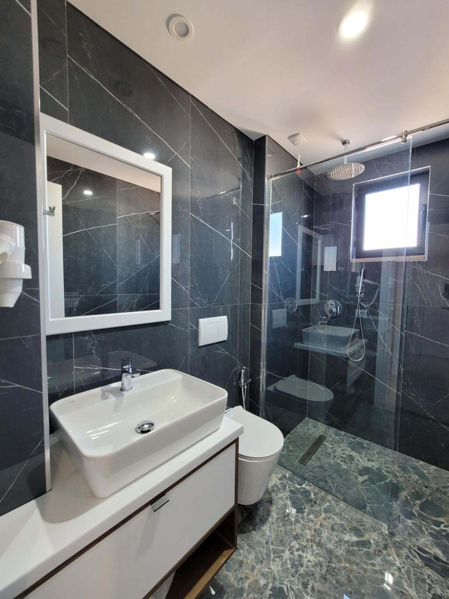 Prestige Hotel Ksamil Buitenkant foto